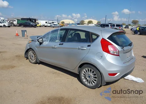2014 Ford Fiesta Titanium z USA, uszkodzony, nr VIN 3FADP4FJ1EM113793